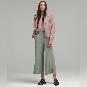 Lululemon Stretch Woven Wide Leg High Rise Crop- XL Grey eucalyptus